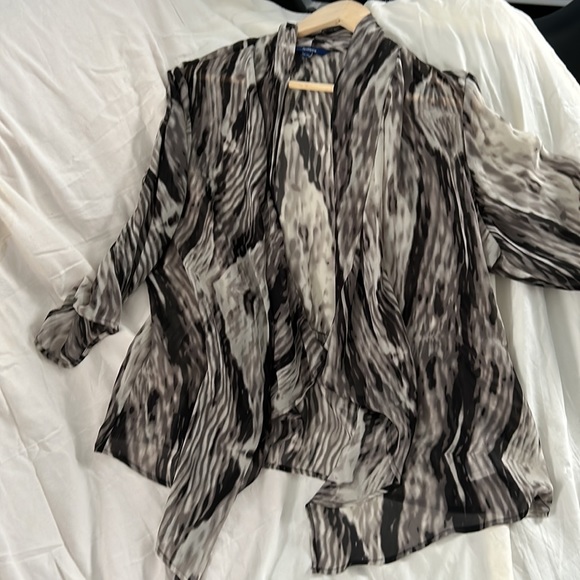 Rietman‘s sheer 3/4 sleeve open front cardigan, black and gray print. Size XXL. - Picture 5 of 6